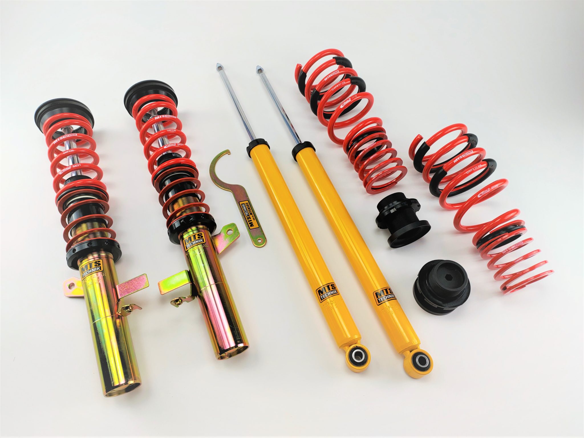 Componentes de un kit de suspensión roscada MTS Technik para Ford Focus III
